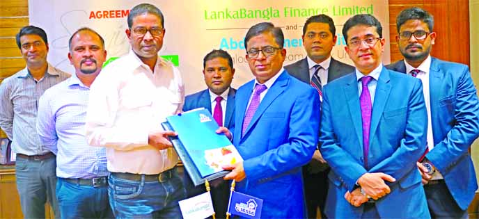 Khurshed Alam, Head of Retail Business of LankaBangla Finance Ltd (LBFL) and G.M Kamrul Hassan, Group CEO of Abdul Monem Limited (Igloo Ice-Cream), exchanging documents after signing a MoU at LBFL head office in the city recently. Under the deal, LBF card