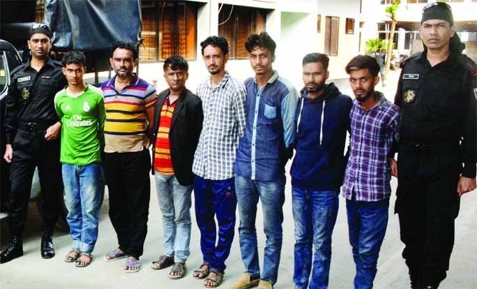 Members of RAB-11 nabbed seven persons of a thief gang by conducting raid at Noapara area of Rupganj in Narayanganj on Thursday.