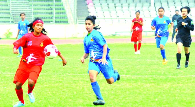 An action from the semi-final match of the Bangamata Sheikh Fazilatunnesa Mujib National Gold Cup Football Tournament between Dhaka Division and Rangpur Division at the Bangabandhu National Stadium on Thursday. Dhaka won the match 1-0.