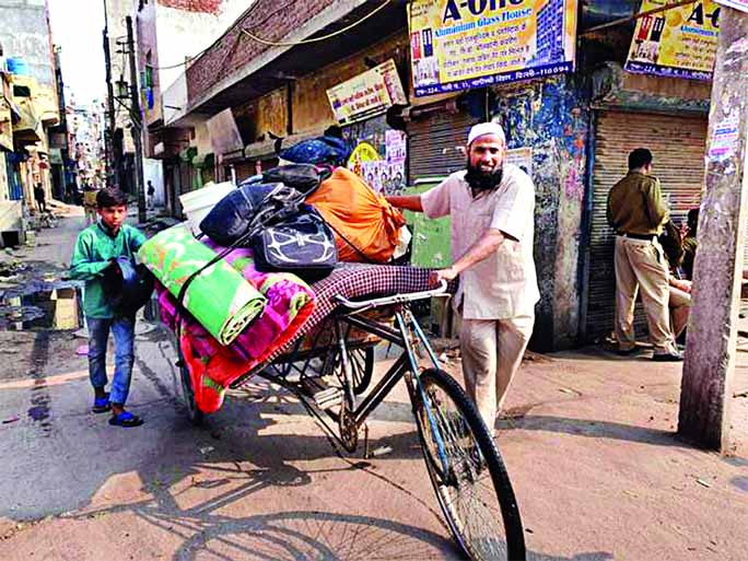 A family relocating to safe place in Brijpuri area aftermath of violence in India.