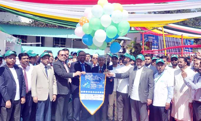 High officials of Chattogram Bangladesh Bank inaugurating Islami Bank Digital Banking Fair at Chattogram Club yesterday.