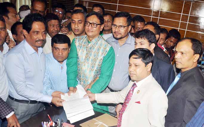 BNP nominated mayoral candidate Dr Shahadal Hossain submitting nomination paper at the Regional Election Office in Chattogram on Thursday.