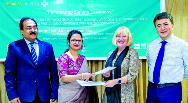 Kirsty Crawford, Programme Director, Libraries Unlimited of British Council and Lafifa Zamal, Vice-President of Bangladesh Open Source Network (BdOSN), exchanging documents after signing a deal on behalf of their respective sides at the Bishwa Shahitto Ke