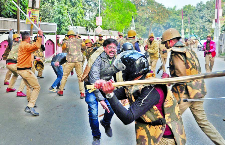 A police beating up a man during riot in New Delhi. Internet photo