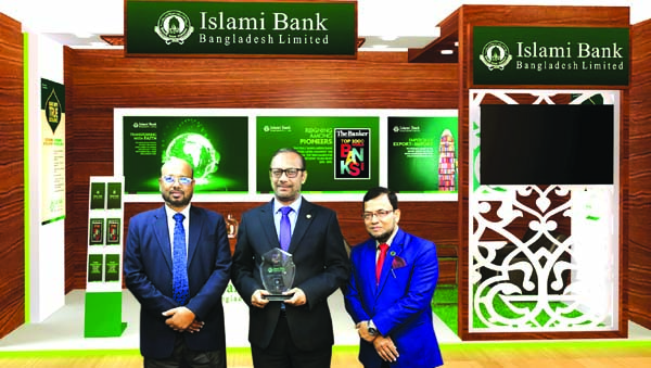 Md. Mahbub ul Alam, Managing Director and CEO of Islami Bank Bangladesh Limited, poses for a photo session after receiving "Excellence in Stall Design" award on behalf of the bank at Pan Pacific Sonargaon Hotel in the city recently. Md Omar Faruk Khan,