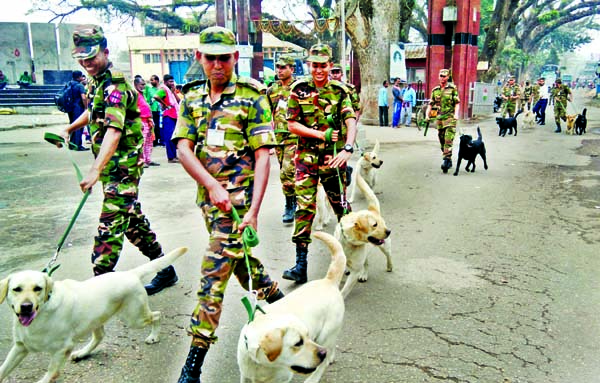 Indian Army has given 10 trained dogs to the Bangladesh Army as a gift. The snap was taken from Benapole Border on Wednesday.