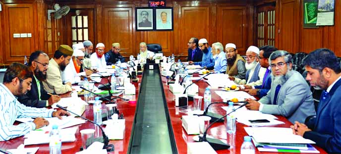 Sheikh Moulana Mohammad Qutubuddin, Chairman, Shari`ah Supervisory Committee of Islami Bank Bangladesh Limited, presiding over its meeting at the banks head office in the city on Monday. Md. Mahbub ul Alam, CEO of the bank and Dr. Mohammad Abdus Samad, Me