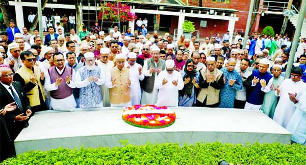 Chief Justice Syed Mahmud Hossain along with other Supreme Court judges offering munajat after paying tributes to the country's founding President and Father of the Nation Bangabandhu Sheikh Mujibur Rahman by placing wreath at his mazar at Tungipara in