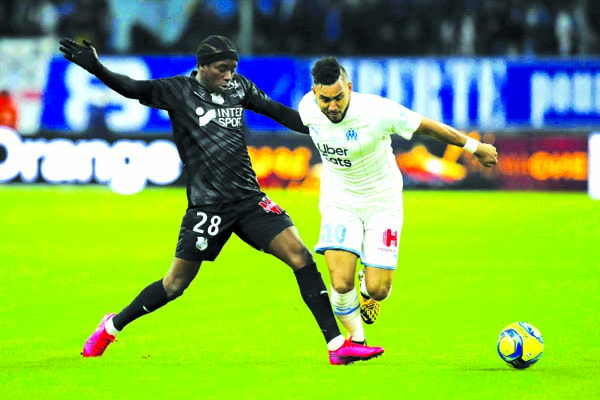 Marseille's Dimitri Payet (right) vies for the ball with Amiens' Fousseni Diabate during the French League One soccer match between Marseille and Amiens at the Velodrome stadium in Marseille of Southern France on Friday.