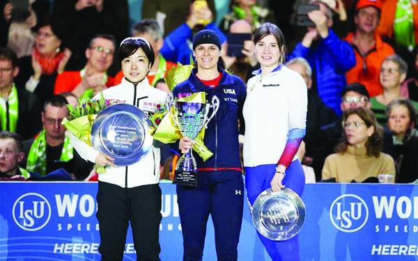 Brittany Bowe (center) of the United States, Nao Kodaira (left) of Japan and Olga Fatkulina of Russia pose for photo at the overall victory ceremony after the Ladies' 1000m Division A race of the ISU World Cup Speed Skating Final in Heerenveen, the Nethe