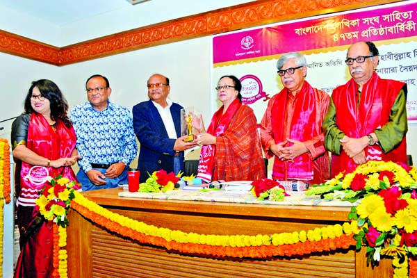 Bangladesh Lekhika Sangha celebrated its 47th founding anniversary at Sufia Kamal Auditorium of Bangladesh National Museum recently. Director General of Bangla Academy Habibullah Siraji was present as Chief Guest while chief advisor of Lekhika Sangha Razi