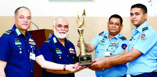 Assistant Chief of Air Staff (Plans) Air Vice Marshal M Shafiqul Alam gave away `Chief of Air Staff's Trophy' to Squadron Leader Md. Zunaidul Islam for his best performance in No. 64 FSO Course at FSI, Dhaka Cantonment on Wednesday. ISPR photo