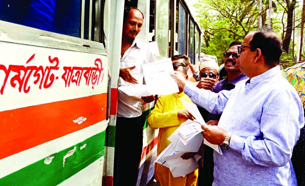 BNP leader Shamsuzzaman Dudu distributing leaflets among the bus passengers just to create people's awareness to protect them from Coronavirus. This photo was taken from Topkhana Road on Saturday.