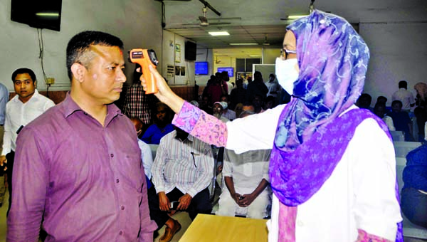Body temperature is being measured at the entrance of Bangladesh Secretariate to check coronavirus yesterday .