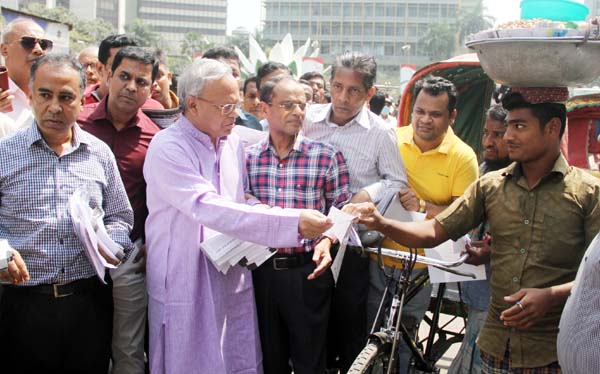 BNP Senior Joint Secretary General Advocate Ruhul Kabir Rizvi distributing leaflets in the city's Motijheel area on Monday with a view to raising mass awareness against coronavirus.