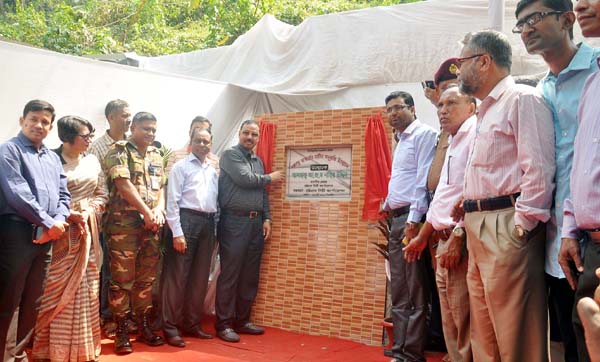 CCC Mayor A J M Nasir Uddin inaugurating Bangabandhu's monument at the Port City yesterday.