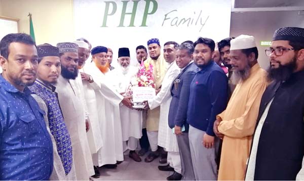 Alhaj Mizanur Rahman, Chairman, PHP Group is being greeted by leaders of Anjumaney Nadbhiya Nuriya Trust recently.