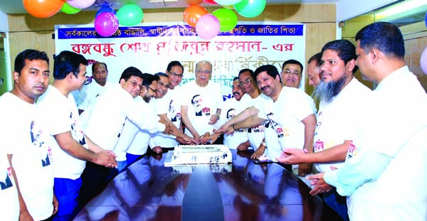 Kazi Akram Uddin Ahmed, Chairman of Standard Bank Limited, inaugurating the 'Mujib Corner' on the occasion of birth centenary of Father of the Nation Bangabandhu Sheikh Mujibur Rahman at the banks head office in the city on Tuesday. Kamal Mostafa Chowdh