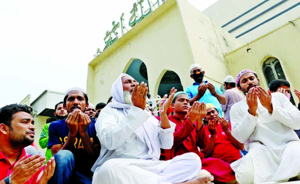 Devotees offering munajat at Baitul Mukarram National Mosque in the city on Friday with a view to preventing coronavirus.