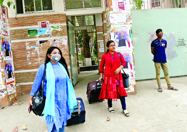 Two female students coming out from Ruqayyah Hall of the Dhaka University (DU) on Friday afternoon as the authorities asked all the resident students to vacate dormitories by 6 pm to prevent spread of Covid-19.