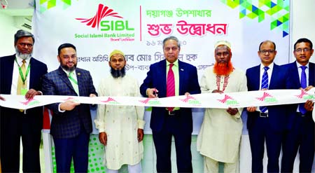 Md. Sirajul Hoque, DMD of Social Islami Bank Limited (SIBL), inaugurating its Sub-branch at Dayagonj in the city recently. Md. Abdul Mottaleb, Head of Branches Control and General Banking Division, senior officials of the bank and local elites were also p