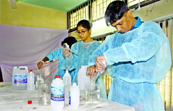 Bangladeh Students Union (BSU) distributing handwash sanitizers made by them at TSC, Dhaka University free of cost yesterday.