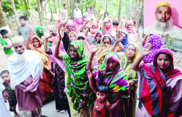 BANARIPARA (Barishal): Locals brought out a procession protesting assault of Imam Hafez Mohammad Ismail of Gava Pesharkar Bari Jaam-e- Mosque at Banaripara on Tuesday.