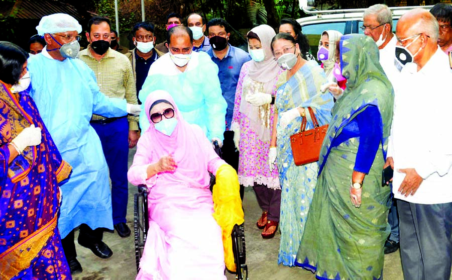 BNP Chairperson Begum Khaleda Zia, who was released from jail for six months following an executive order, reaches her Gulshan home 'Firoza' on Wednesday afternoon.