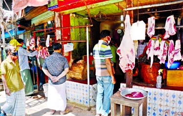 Meat traders in the city's Rampura area opened their shops yesterday, but afew customers showed up amid the coronavirus outbreak.