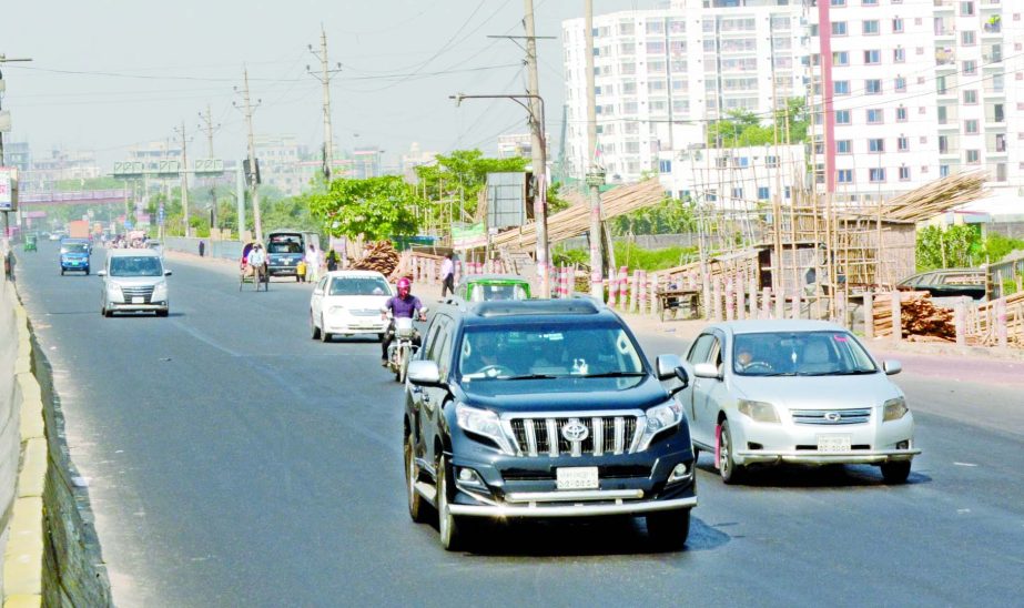 Private cars plying on Dhaka-Chattogram Highway on Wednesday defying the government's transport ban order.