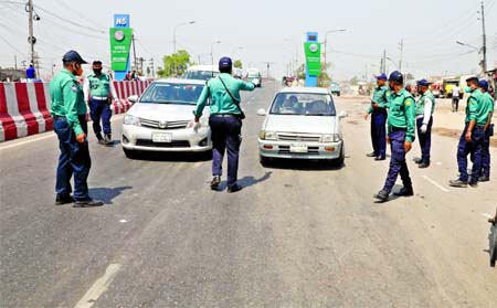 No entry, exit from capital: Police put road blockade at Gabtoli on Monday to restrict people enter or leave Dhaka in an effort to contain the spread of coronavirus.