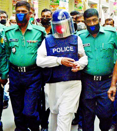 Police produce Abdul Majed, a convicted killer of Bangabandhu Sheikh Mujibur Rahman, before CMM court on Tuesday morning following his arrest from city's Mirpur area.