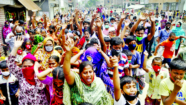 Poor people protest in Narayanganj on Wednesday demanding relief.