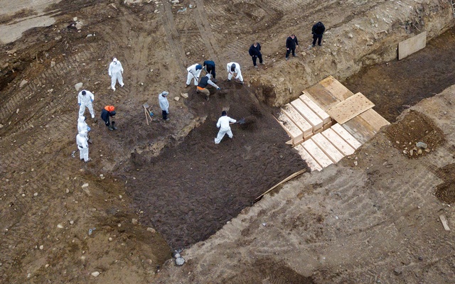 Drone pictures show bodies being buried on New York's Hart Island where the department of corrections is dealing with more burials overall, amid the coronavirus disease (COVID-19) outbreak in New York City, US, April 9, 2020. Reuters