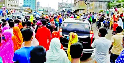 RMG workers block Dhaka-Mymensingh highway in Gazipur on Sunday for arrear salaries.