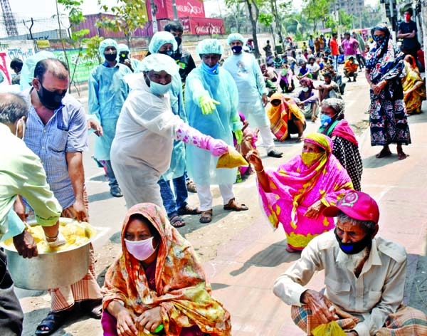 President of Dakshin Kamalapur Jame Masjid Majharul Islam (Sentu) distributing food items among the destitute in the city's Kamalapur on Monday. President of Motijheel Thana Awami League Bashirul Alam Khan Babul was also present on the occasion.