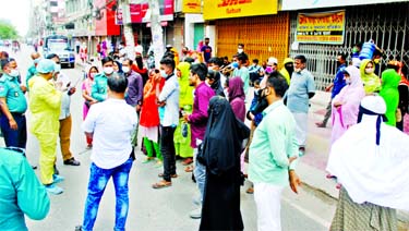 RMG workers block road at city's Malibagh Chowdhuripara area on Tuesday demanding three months' arrears salary.
