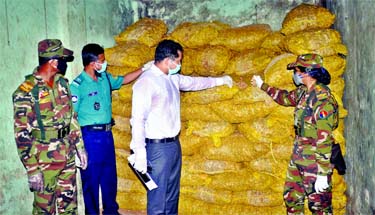 A mobile court of Chattogram district administration conducts drive at a godown of ginger, onions and garlics on Monday amid sudden spike in prices.