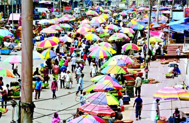 People swarm to the city's Mirpur Shah Ali Mazar Road kitchen market on Tuesday without caring for social distancing instructions to check the spread of coronavirus.