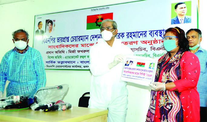 BNP Secretary General Mirza Fakhrul Islam Alamgir distributing Personal Protective Equipment among the journalists at the BNP Chairperson's office in Gulshan on Thursday.