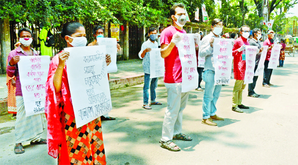 Bangladesh Jubo Union formed a human chain in front of the Jatiya Press Club on Friday demanding financial help for youths retrenched from their jobs during the coronavirus period.