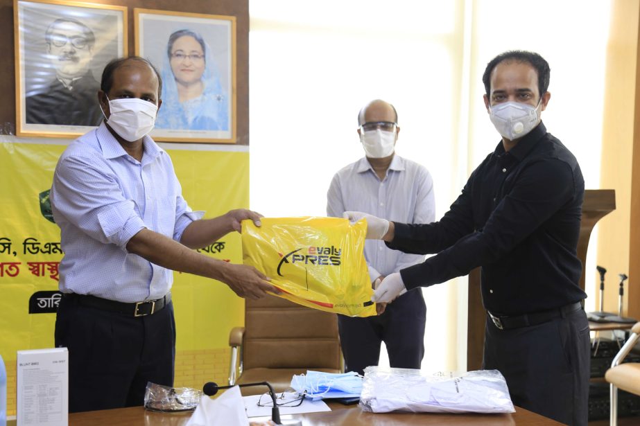 Mohammad Rassel, CEO of Evaly.com.bd, handing over personal health safety equipments for Dhaka Metropolitan Police's (DMP) Counter Terrorism and Transnational Crime (CTTC) division to Monirul Islam, Additional Commissioner of DMP at the head office CTTC