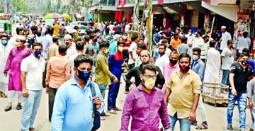 Employees of shops at the Dhaka New Market and Gausia Market demonstrate on the street in front of the Gausia Market on Sunday, demanding the markets to be opened or their due salaries to be cleared.