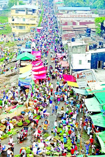 No social distancing is maintained at Shyam Bazar wholesale market in city's old Dhaka risking spread of coronavirus. This photograph was taken on Monday.