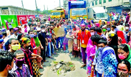 RMG workers block road at Mansurabad in Chattogram on Monday, demanding full payment of their arrears.