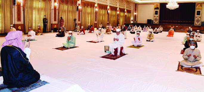 President Md. Abdul Hamid offering munajat after Eid-ul-Fitr Namaz at Darbar Hall of Bangabhaban in the city on Monday.