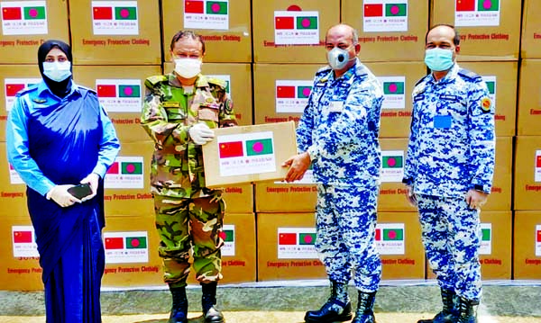 On behalf of Bangladesh Air Force (BAF), Group Captain Farid Uddin handing over medical equipment obtained from China to Acting Assistant Director General of Army Medical Directorate General Lt Col Irtikar on Wednesday. ISPR photo