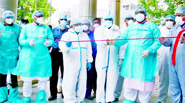 Liberation War Affairs Minister Advocate A.K.M. Mozammel Huq MP opening the PCR lab of Shahid Tajuddin Ahmed Medical College in Gazipur.