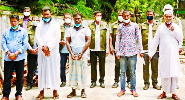 In a separate drive, DB police arrested 6 people from different areas in the capital in connection with the killing of 26 Bangladeshis in Libya. This photo was taken from in front of DMP media centre on Monday.