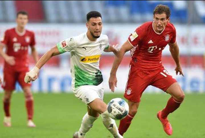 Moenchengladbach's Algeria's defender Ramy Bensebaini (left) and Bayern Munich's goal-scorer Leon Goretzka vie for the ball during the German first division Bundesliga match in Munich, southern Germany on Saturday.